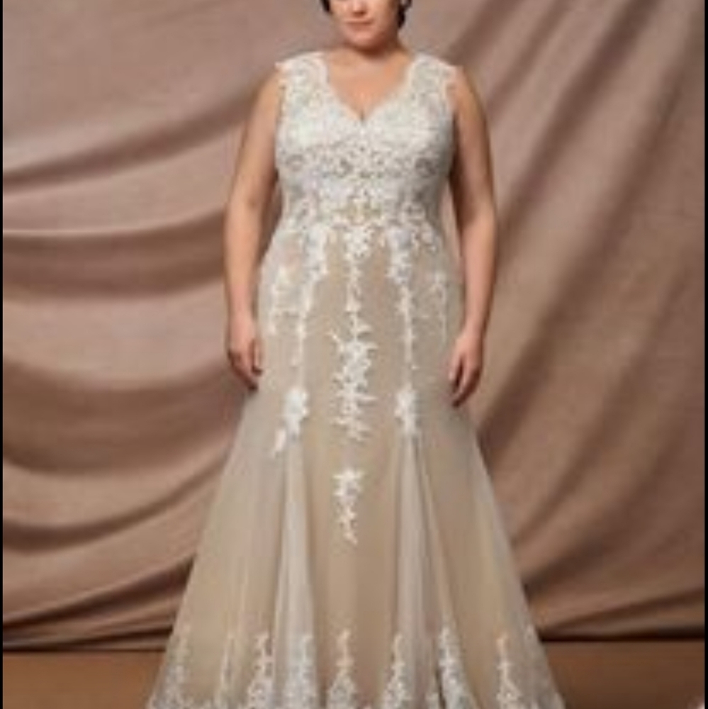 NWT Beautiful Azazie Wedding Dress Honey, Size 16 Diamond White Nude Lining